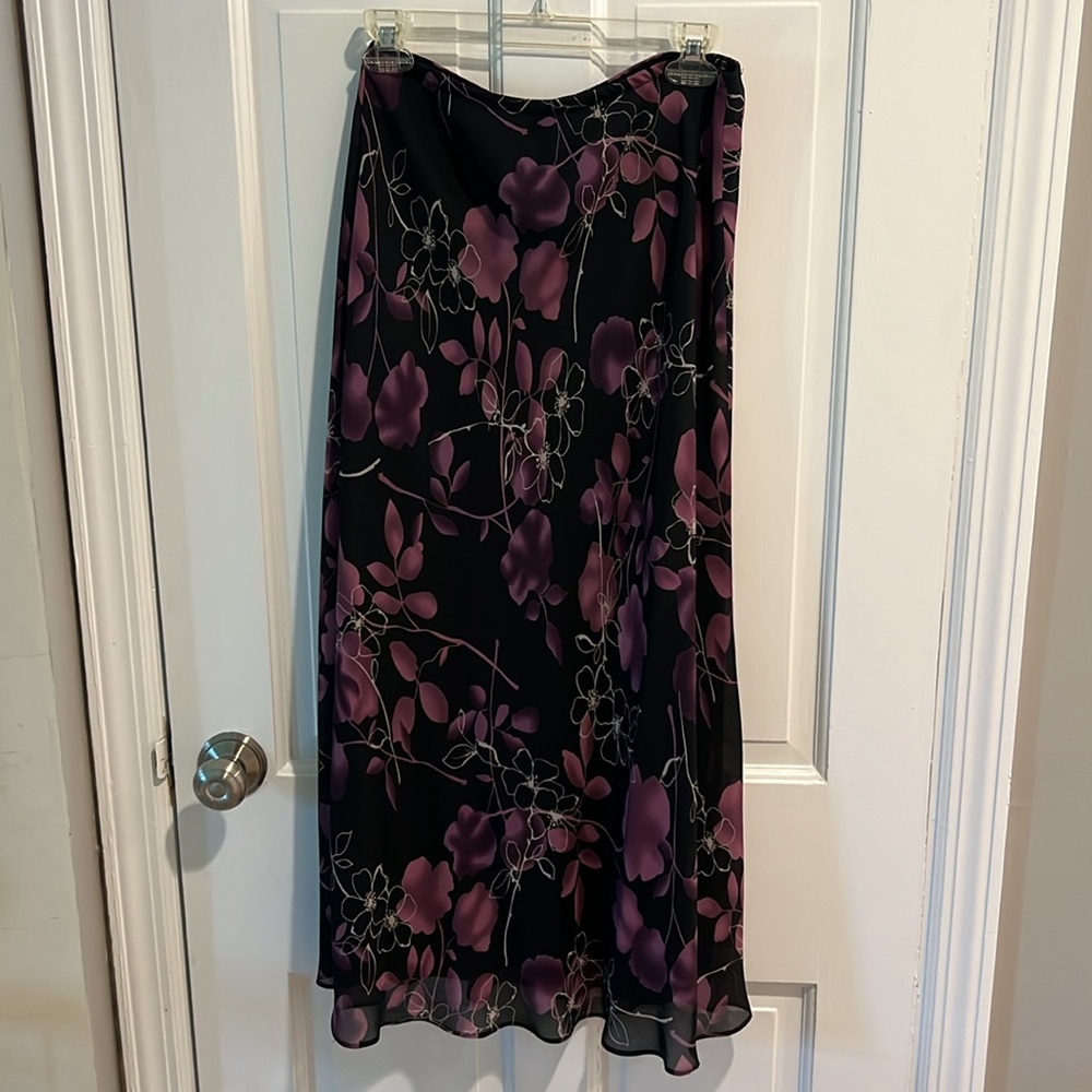 Hayley Matthews Floral Skirt and Top - Picture 2 of 10